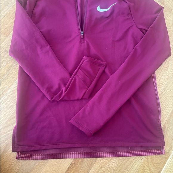 Nike Women’s quarter zip pullover - like new! - Picture 6 of 7